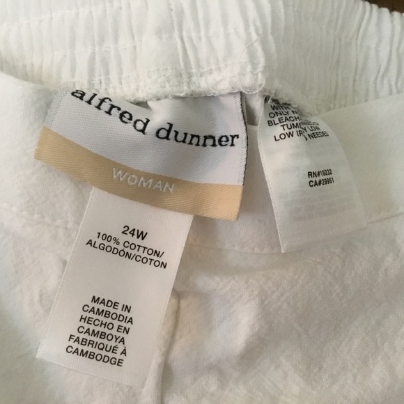 Alfred Dunner Women’s White Capris Size 24W - Picture 3 of 3